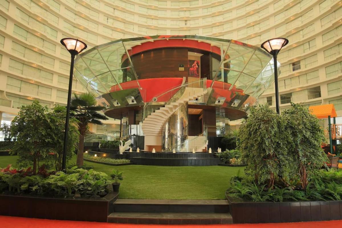 Rajhans Belliza Luxurious Studio Apartment Surat Exterior foto